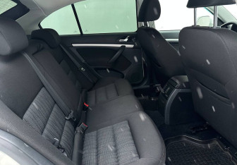 Подержанный автомобиль Skoda Octavia Liftback 2013 года (14 фото)