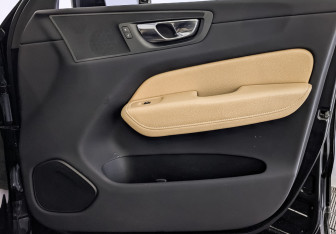 Подержанный автомобиль Volvo XC60 2020 года (24 фото)