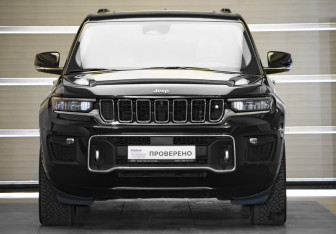 Подержанный автомобиль Jeep Grand Cherokee 2022 года (2 фото)