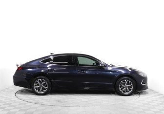 Подержанный автомобиль Hyundai Sonata 2021 года (4 фото)