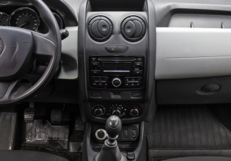 Подержанный автомобиль Renault Duster 2016 года (15 фото)