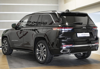 Подержанный автомобиль Jeep Grand Cherokee 2022 года (6 фото)