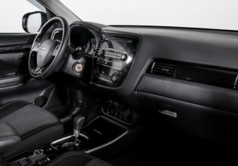 Подержанный автомобиль Mitsubishi Outlander 2019 года (9 фото)