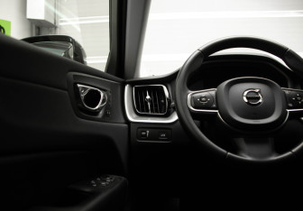 Подержанный автомобиль Volvo XC60 2019 года (14 фото)