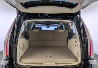 Подержанный автомобиль Cadillac Escalade Suv 2019 года (10 фото)