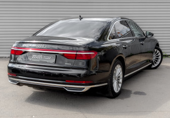Подержанный автомобиль Audi A8 2021 года (5 фото)