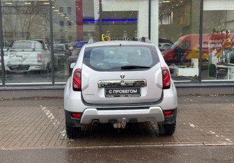 Подержанный автомобиль Renault Duster 2017 года (7 фото)