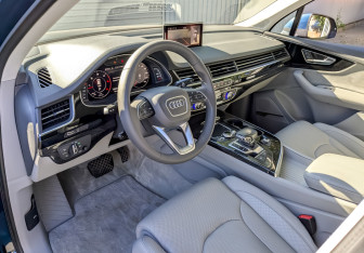 Подержанный автомобиль Audi Q7 2019 года (16 фото)