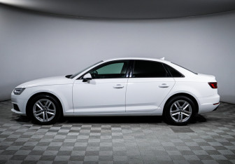 Подержанный автомобиль Audi A4 Sedan 2018 года (8 фото)