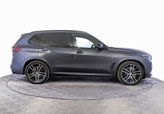 Подержанный автомобиль BMW X5 2020 года (4 фото)