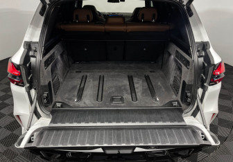 Подержанный автомобиль BMW X5 M 2024 года (9 фото)