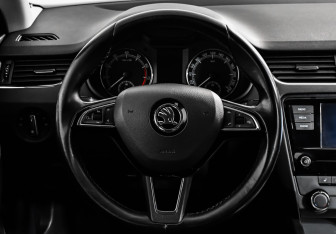 Подержанный автомобиль Skoda Octavia Wagon 2018 года (12 фото)
