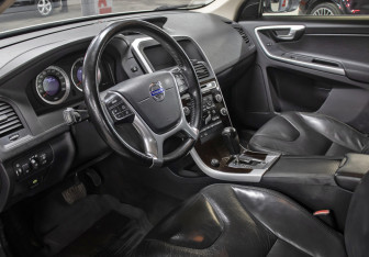 Подержанный автомобиль Volvo XC60 2010 года (16 фото)