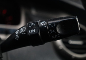 Подержанный автомобиль Honda Odyssey Compactvan 2004 года (16 фото)