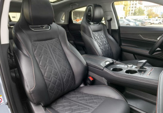 Подержанный автомобиль Changan UNI-K 2023 года (12 фото)