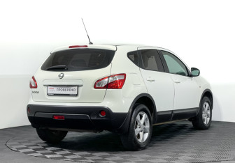 Подержанный автомобиль Nissan Qashqai 2010 года (5 фото)