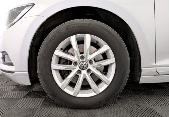 Подержанный автомобиль Volkswagen Passat Sedan 2019 года (18 фото)