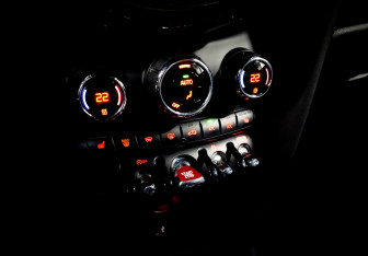 Подержанный автомобиль MINI Hatch 2021 года (27 фото)