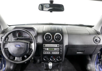 Подержанный автомобиль Ford Fusion 2005 года (8 фото)