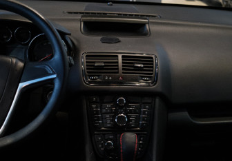 Подержанный автомобиль Opel Meriva 2012 года (10 фото)
