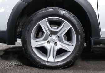 Подержанный автомобиль Renault Sandero 2018 года (8 фото)