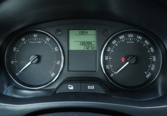 Подержанный автомобиль Skoda Fabia Hatchback 2012 года (11 фото)