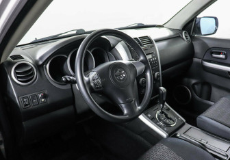 Подержанный автомобиль Suzuki Grand Vitara 2012 года (7 фото)