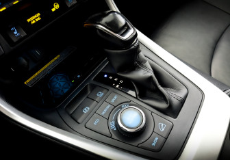 Подержанный автомобиль Toyota RAV4 2021 года (29 фото)