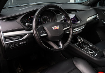 Подержанный автомобиль Cadillac XT4 2020 года (14 фото)