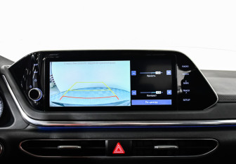 Подержанный автомобиль Hyundai Sonata 2021 года (20 фото)