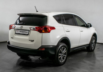 Подержанный автомобиль Toyota RAV4 2013 года (5 фото)