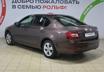 Подержанный автомобиль Skoda Octavia Liftback 2014 года (6 фото)