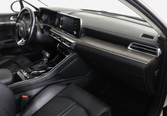Подержанный автомобиль Kia K5 2020 года (10 фото)