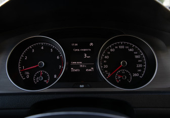 Подержанный автомобиль Volkswagen Golf Hatchback 2013 года (9 фото)