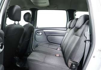 Подержанный автомобиль LADA (ВАЗ) Largus Wagon 2015 года (12 фото)