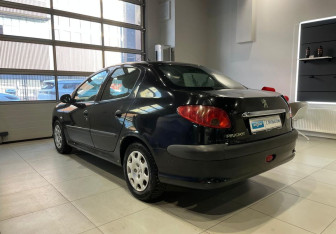 Подержанный автомобиль Peugeot 206 Sedan 2008 года (7 фото)