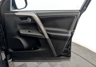 Подержанный автомобиль Toyota RAV4 2019 года (25 фото)
