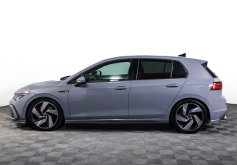 Подержанный автомобиль Volkswagen Golf GTI Hatchback 2021 года (8 фото)