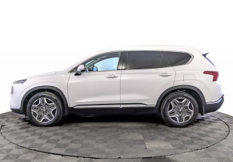 Подержанный автомобиль Hyundai Santa Fe 2022 года (8 фото)