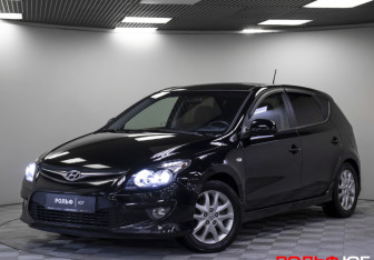 Подержанный автомобиль Hyundai i30 Hatchback 2011 года (21 фото)