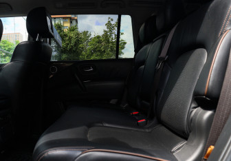 Подержанный автомобиль Nissan Patrol 2010 года (10 фото)