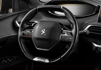 Подержанный автомобиль Peugeot 3008 2018 года (14 фото)