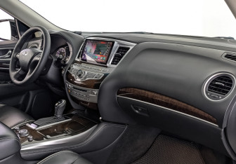 Подержанный автомобиль Infiniti QX60 2018 года (13 фото)