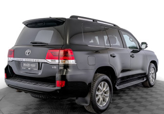 Подержанный автомобиль Toyota Land Cruiser Suv 2019 года (5 фото)