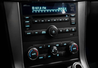 Подержанный автомобиль Chevrolet Captiva 2013 года (14 фото)