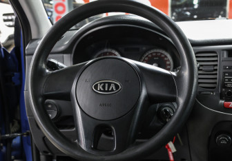 Подержанный автомобиль Kia Rio Sedan 2010 года (16 фото)