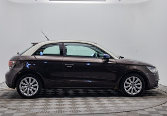 Подержанный автомобиль Audi A1 2011 года (6 фото)