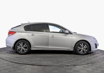 Подержанный автомобиль Chevrolet Cruze Hatchback 2015 года (4 фото)