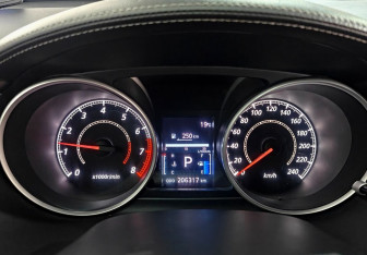 Подержанный автомобиль Mitsubishi Outlander 2011 года (17 фото)