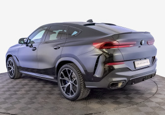 Подержанный автомобиль BMW X6 2021 года (7 фото)
